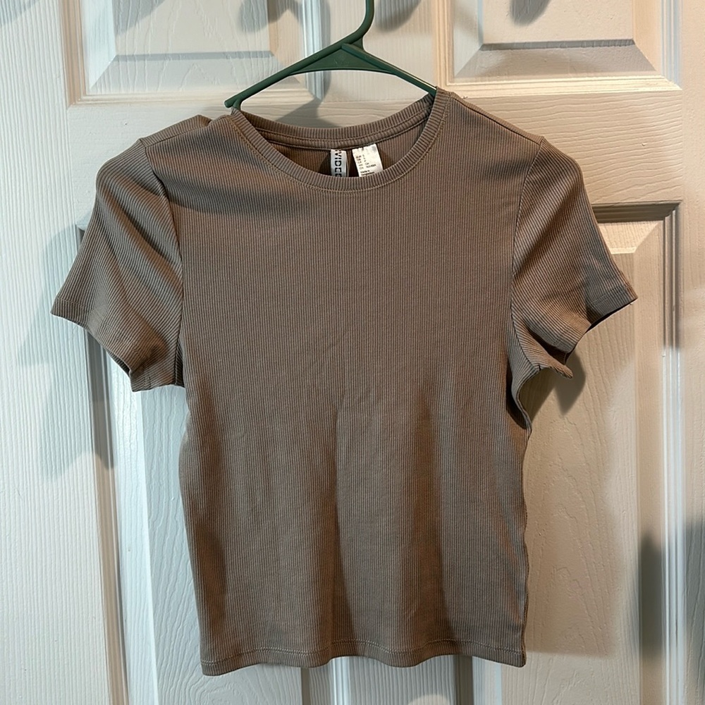 H&M DEVIDED TSHIRT SIZE S PETITE